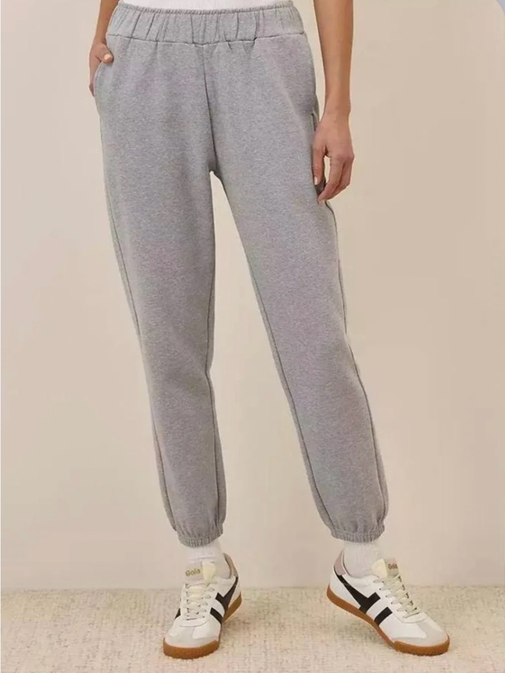 Pact- Women’s Light Gray Organic Cotton Brushed Fleece Sweatpants. Size: Large